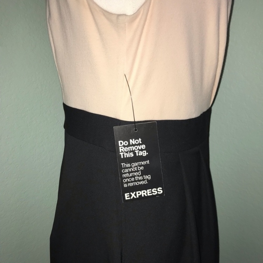Express dress - Picture 2 of 7